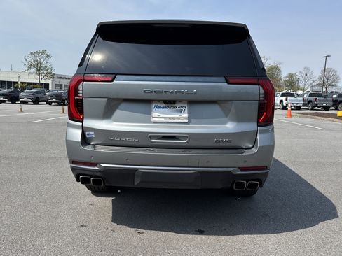 Used 2025 GMC Yukon XL Denali Ultimate image 9