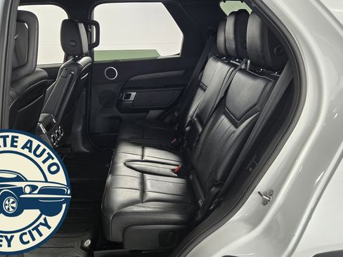 Used 2019 Land Rover Discovery HSE image 28