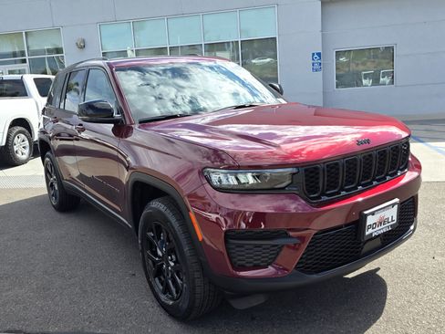 New 2025 Jeep Grand Cherokee 4WD image 6