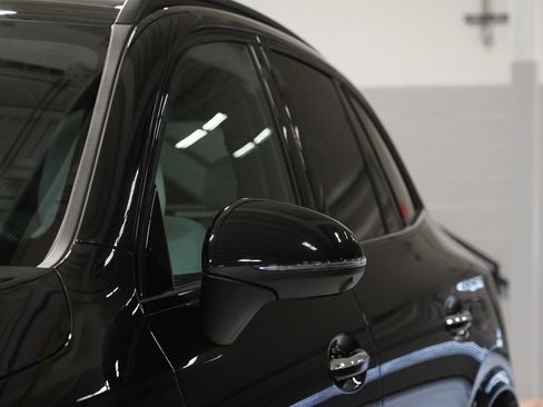 Used 2025 Mercedes-Benz GLC 350e 4MATIC image 9