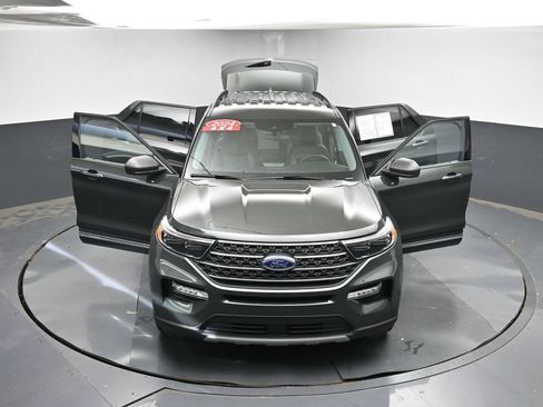 Used 2024 Ford Explorer XLT w/ Equipment Group 202A AWD/4WD image 40
