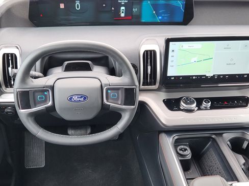 Certified 2025 Ford Expedition Active AWD/4WD image 28
