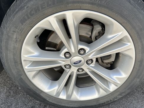 Used 2013 Ford Taurus SEL FWD image 15