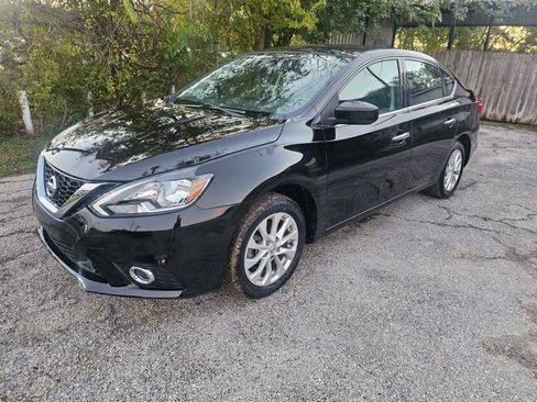 Used 2019 Nissan Sentra SV image 2