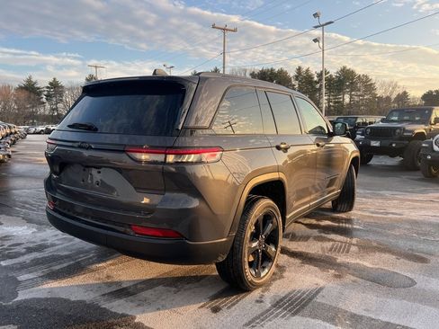 New 2025 Jeep Grand Cherokee Altitude image 8
