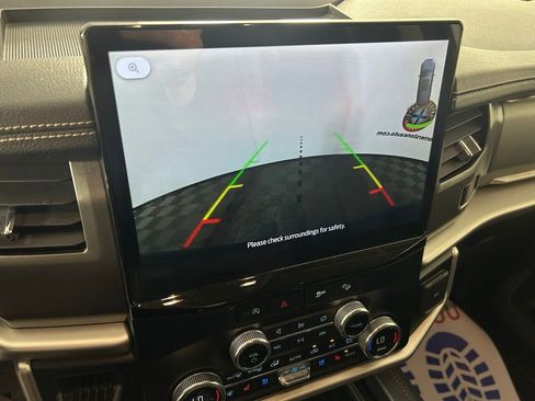 Used 2024 Ford Expedition Max XLT image 5