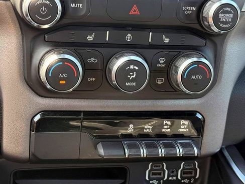 Used 2020 RAM 1500 Big Horn AWD/4WD image 30