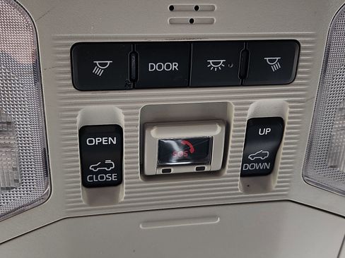 Used 2023 Toyota RAV4 XLE Premium image 21