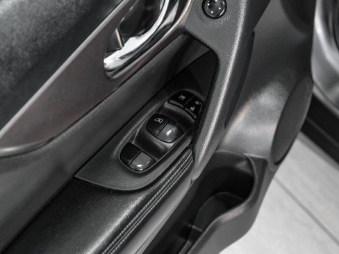 Used 2016 Nissan Rogue S AWD/4WD image 39