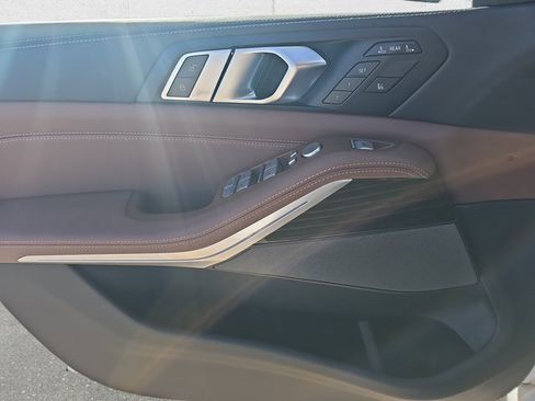 Used 2025 BMW X7 xDrive40i w/ M Sport Package image 29