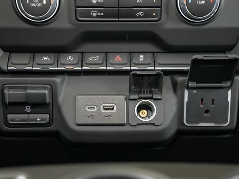 Used 2023 Chevrolet Silverado 1500 Custom image 34