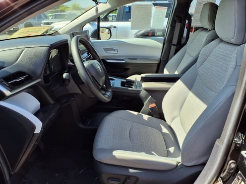Certified 2025 Toyota Sienna LE FWD image 16
