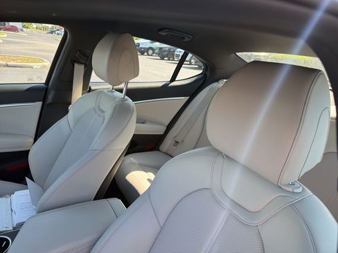 Used 2025 Genesis G70 2.5T image 14