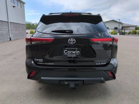 Used 2022 Toyota Highlander XLE AWD/4WD image 4
