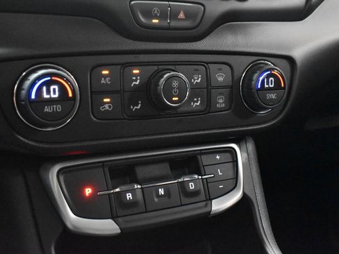 Used 2022 GMC Terrain SLE w/ Driver Convenience Package FWD image 20