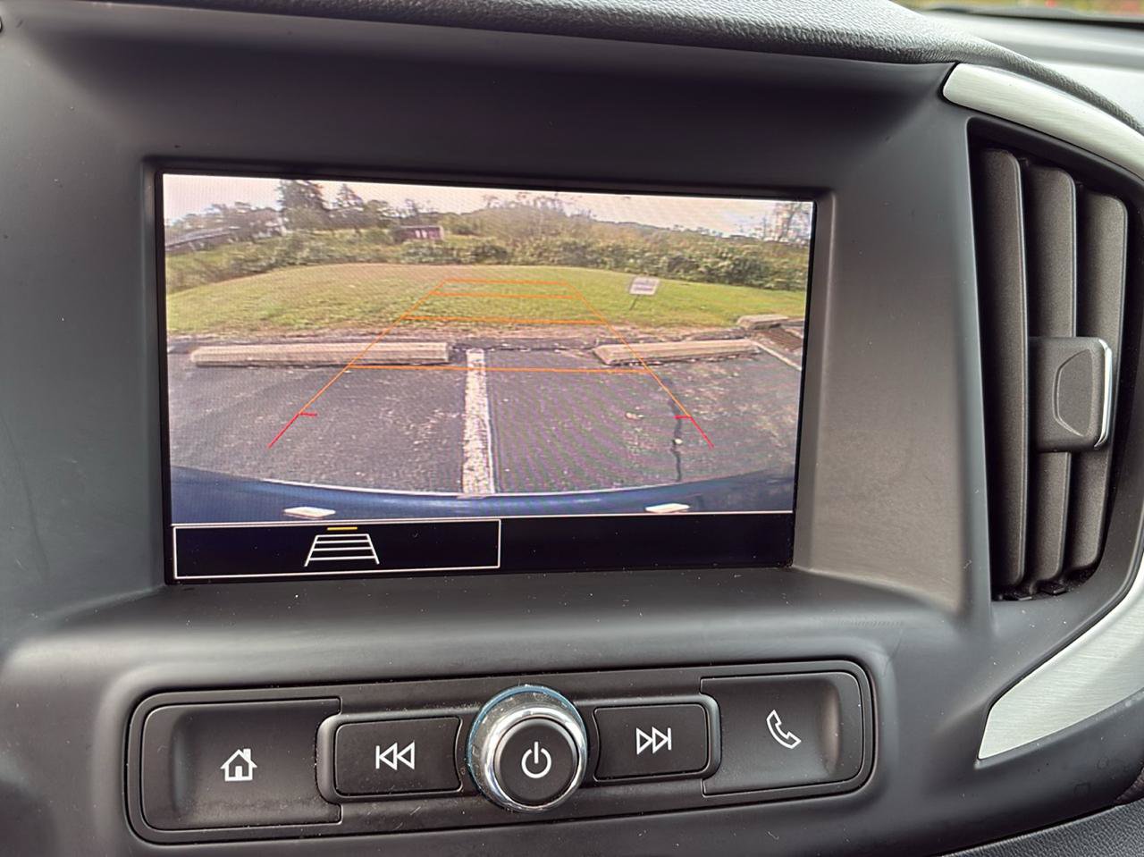 Used 2024 GMC Terrain SLE AWD/4WD image 21