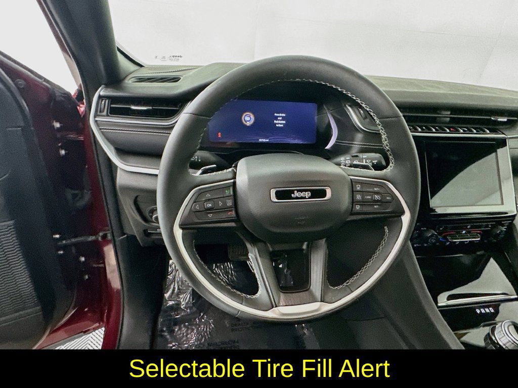 Used 2023 Jeep Grand Cherokee Altitude AWD/4WD image 16