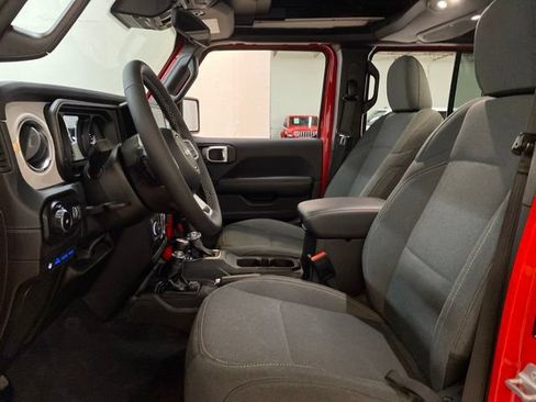 Used 2025 Jeep Wrangler Unlimited Sahara w/ Safety Group AWD/4WD image 18