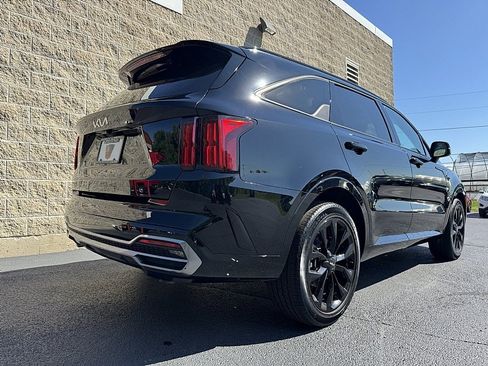 Used 2023 Kia Sorento SX image 3
