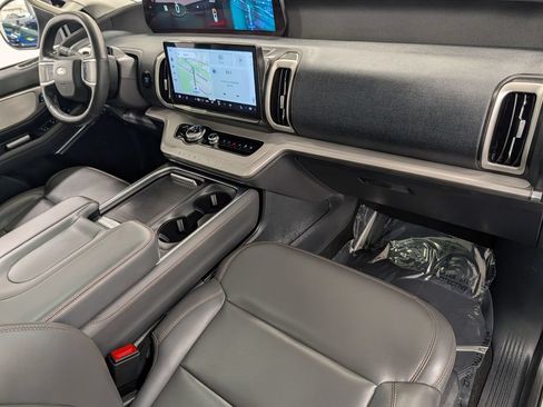 Used 2025 Ford Expedition Active AWD/4WD image 36