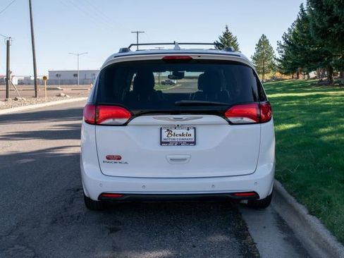 Used 2018 Chrysler Pacifica Touring-L Plus w/ Advanced Safetytec Group image 5