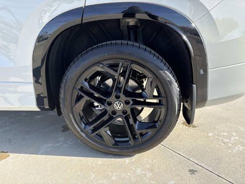 New 2026 Volkswagen Tiguan SE R-Line image 27