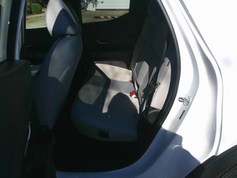 Used 2025 Hyundai Santa Cruz SE image 30