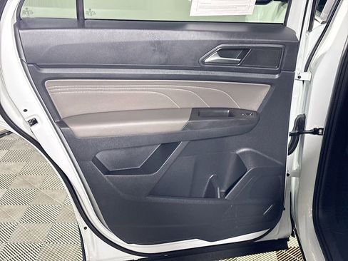 Certified 2023 Volkswagen Atlas Cross Sport SE w/ Panoramic Sunroof Package image 19