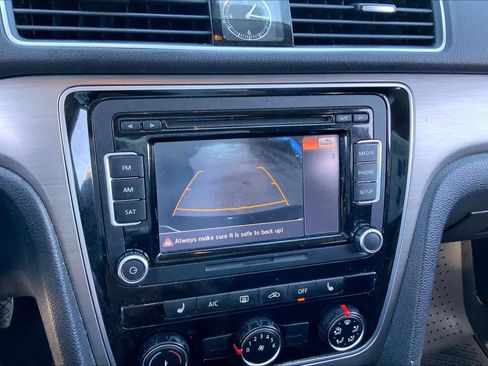 Used 2015 Volkswagen Passat 1.8T SE image 25