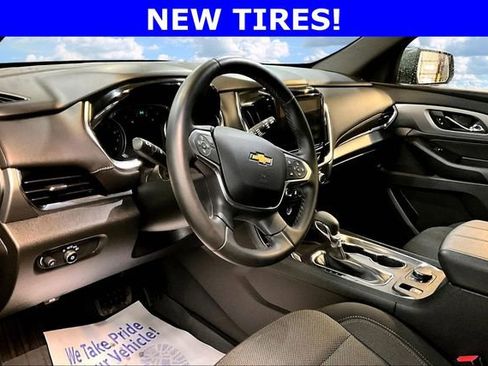 Used 2023 Chevrolet Traverse LT image 17