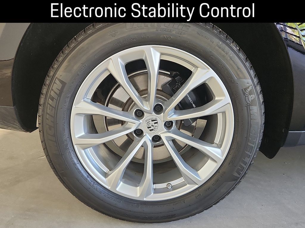 Certified 2026 Porsche Macan AWD/4WD image 10