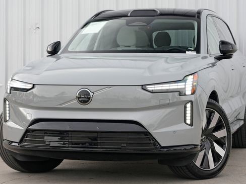 Used 2025 Volvo EX90 Ultra image 3