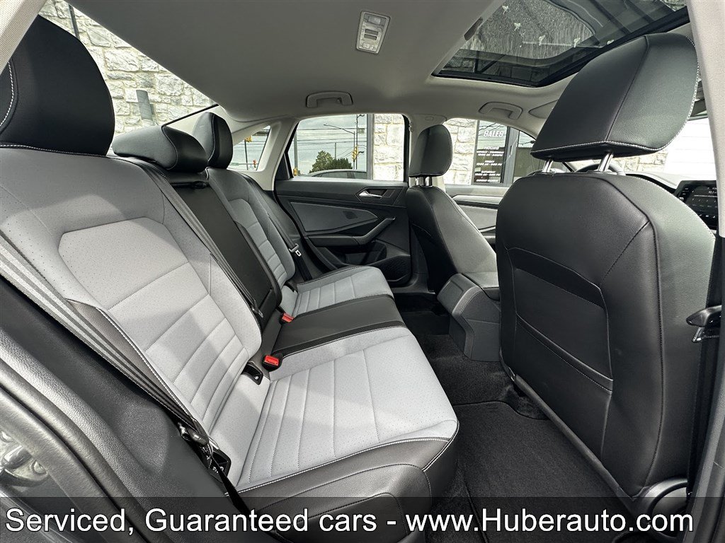 Used 2026 Volkswagen Jetta SE FWD image 15