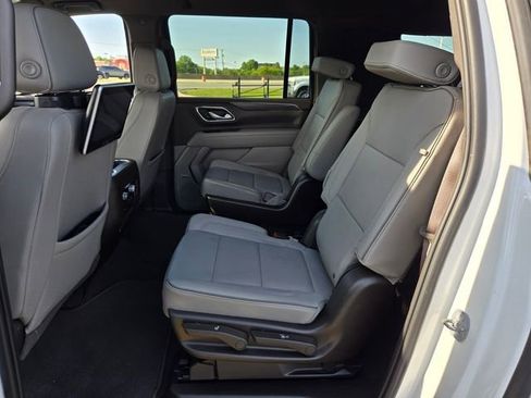 Used 2023 GMC Yukon XL SLT w/ SLT Luxury Package AWD/4WD image 12
