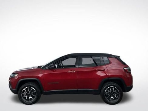 Used 2025 Jeep Compass Trailhawk AWD/4WD image 15