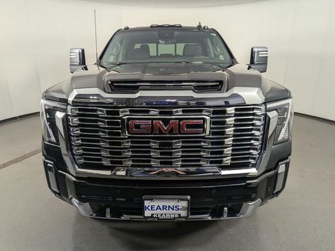 Used 2025 GMC Sierra 2500 Denali w/ Technology Package AWD/4WD image 3