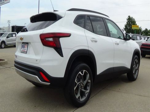 Used 2025 Chevrolet Trax LT w/ LT Convenience Package FWD image 6