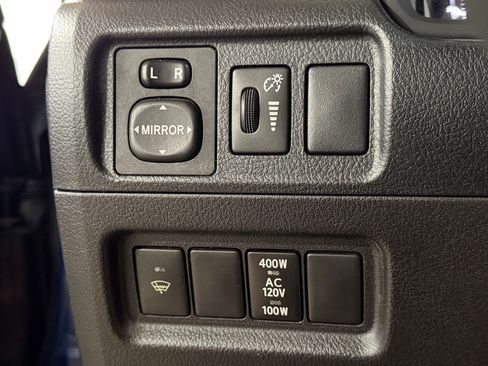 Used 2015 Toyota 4Runner SR5 AWD/4WD image 17