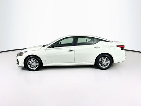 Used 2024 Nissan Altima 2.5 S FWD image 4