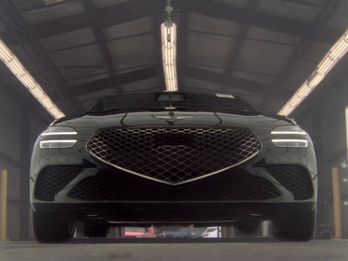 Used 2025 Genesis G70 2.5T RWD image 7
