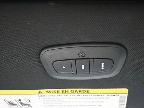 Used 2025 Chrysler Pacifica Limited FWD image 31