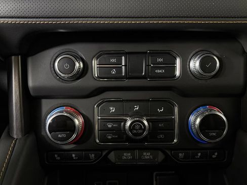 Used 2022 GMC Yukon AT4 AWD/4WD image 25