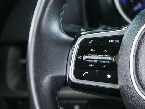 Used 2024 Kia Carnival EX FWD image 13