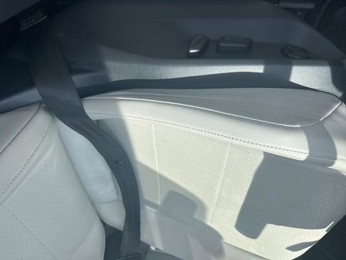 Used 2018 Volkswagen Tiguan SE w/ Panoramic Sunroof Package FWD image 11