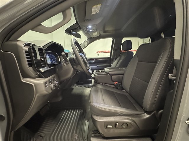 Used 2024 Chevrolet Silverado 1500 LT AWD/4WD image 17