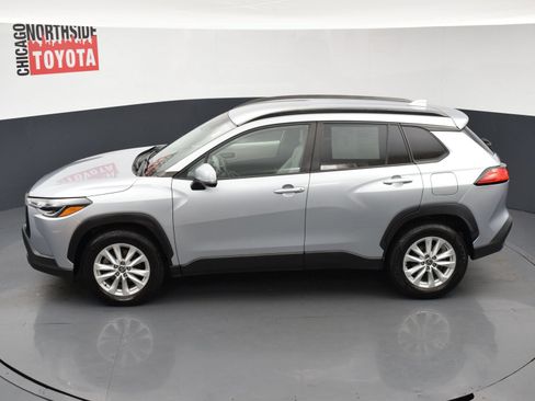 Used 2022 Toyota Corolla Cross LE AWD/4WD image 17