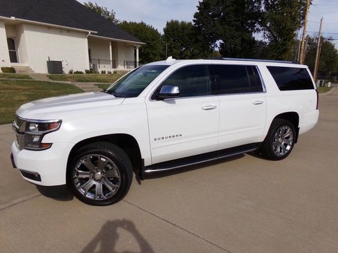 Used 2019 Chevrolet Suburban Premier image 12
