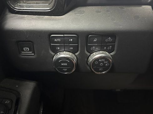 Used 2025 GMC Sierra 1500 AT4 w/ AT4 Premium Package AWD/4WD image 11
