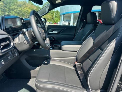 New 2025 Chevrolet Silverado EV LT image 18