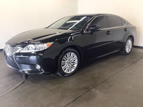 Used 2015 Lexus ES 350 w/ Luxury Package FWD image 3